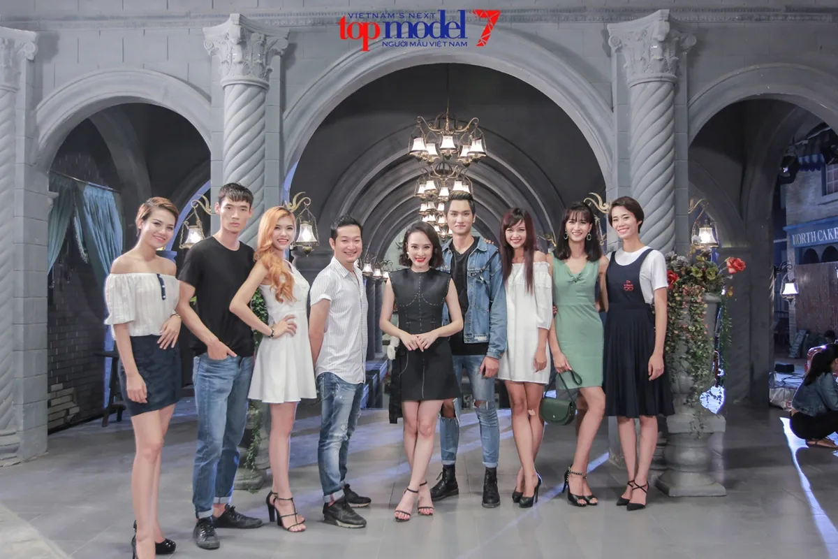 Thùy Trâm Next Top Model khóc ngon lành trong vòng tay mẹ Angela Phương Trinh - Ảnh 4.