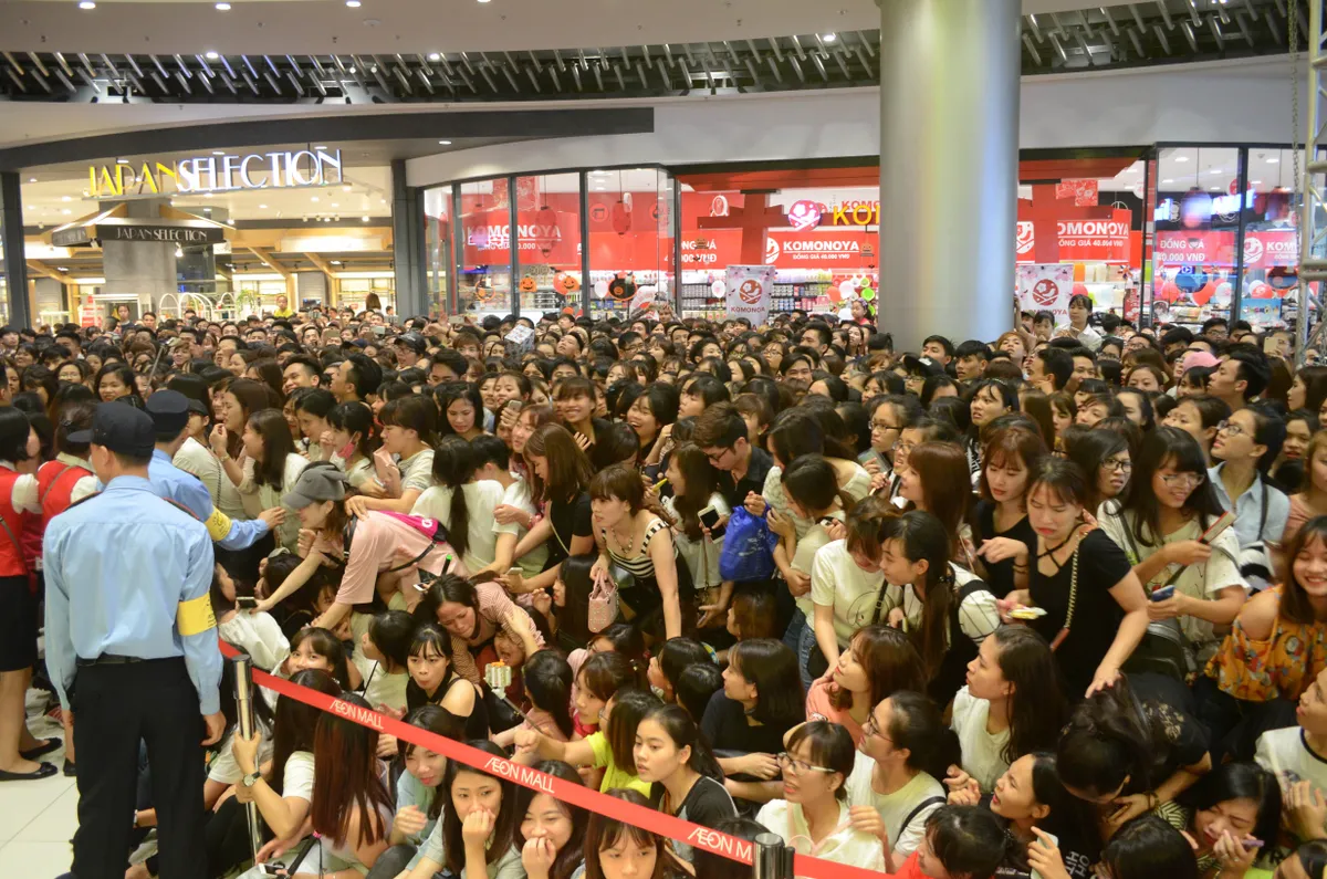 Cháy cùng Noo Phước Thịnh tại Sinh nhật ngàn hoa AEON MALL Long Biên - Ảnh 8.