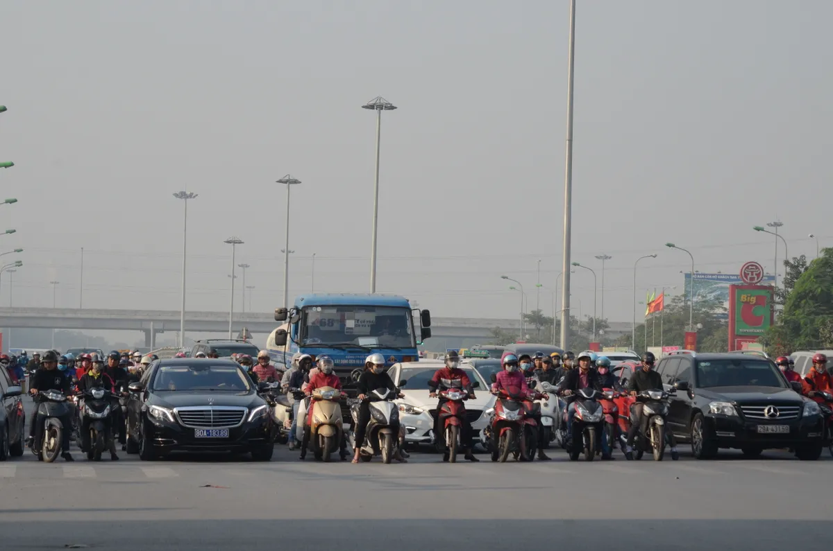 Thường xuyên tắc đường, tuyến xe bus nhanh BRT liệu có... nhanh? - Ảnh 1.