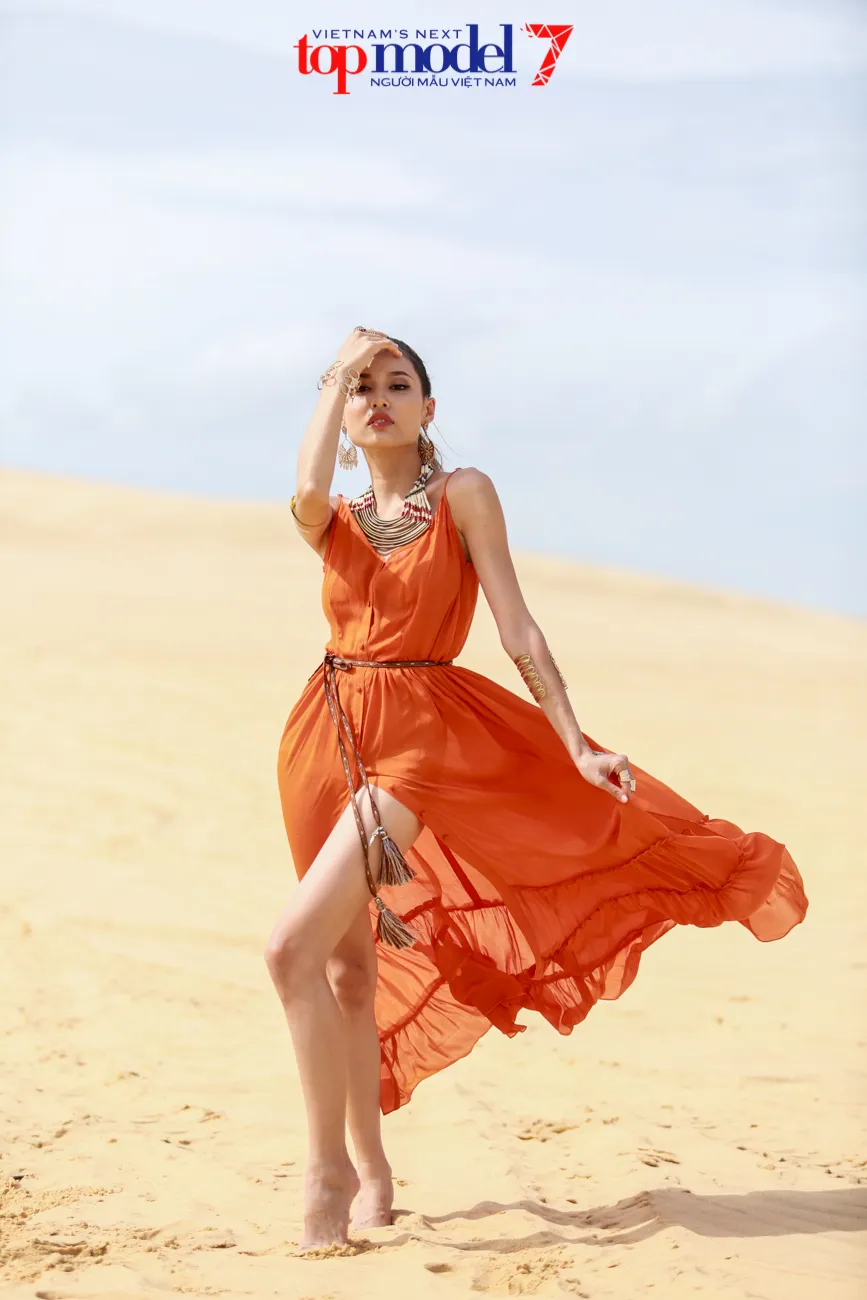 Chân dài Next Top Model 2016 nóng bỏng trên đồi cát Phan Thiết - Ảnh 6.