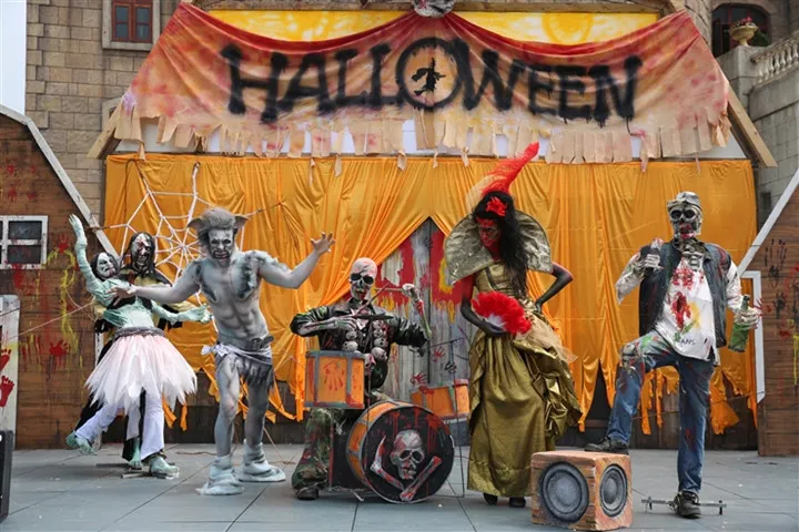 Bà Nà Hills huyền bí trong lễ hội Halloween 2016 - Ảnh 2.