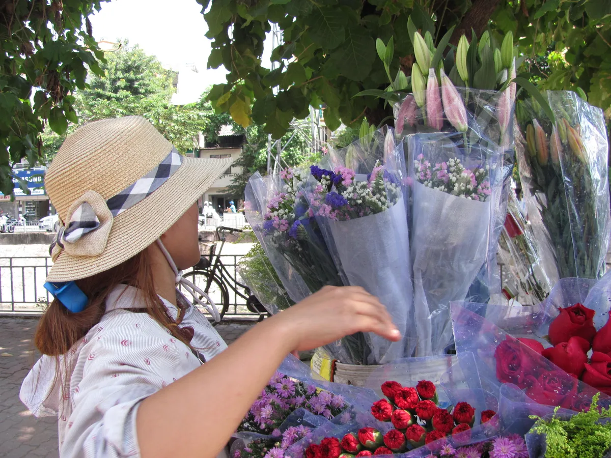 Hà Nội và những gánh hàng rong trên phố - Ảnh 2.