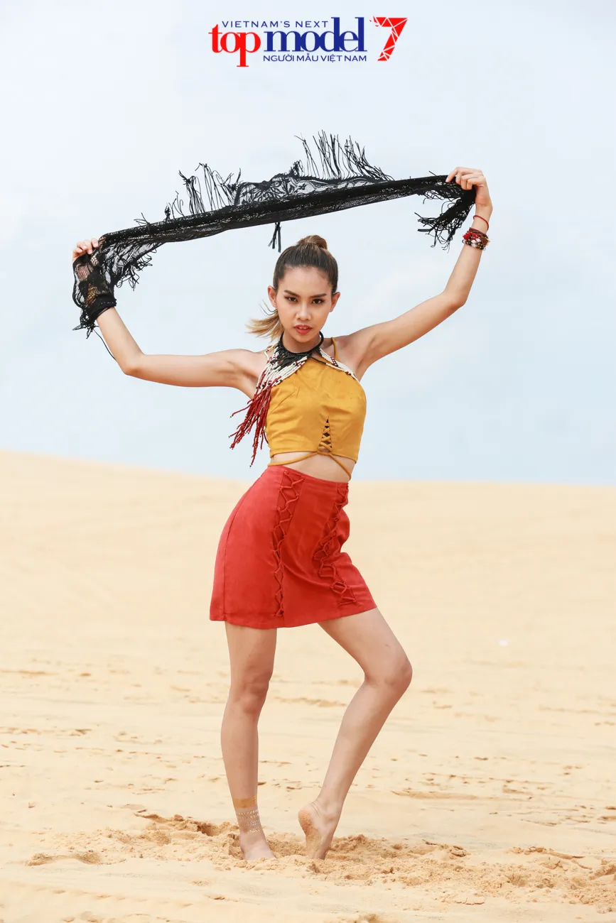 Chân dài Next Top Model 2016 nóng bỏng trên đồi cát Phan Thiết - Ảnh 3.