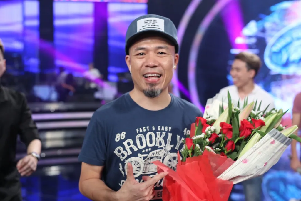 Vietnam Idol: Nhạc sĩ Huy Tuấn đón sinh nhật cùng top 3 trước Gala 9 - Ảnh 8.