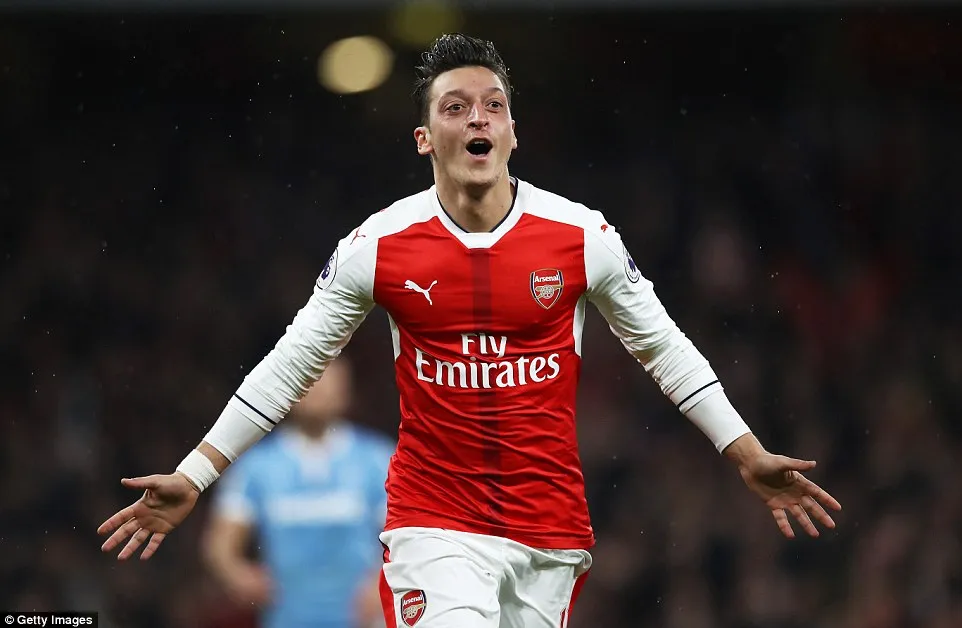 Ozil cũng đã sẵn sàng thi đấu sau hơn hai tuần dưỡng sức
