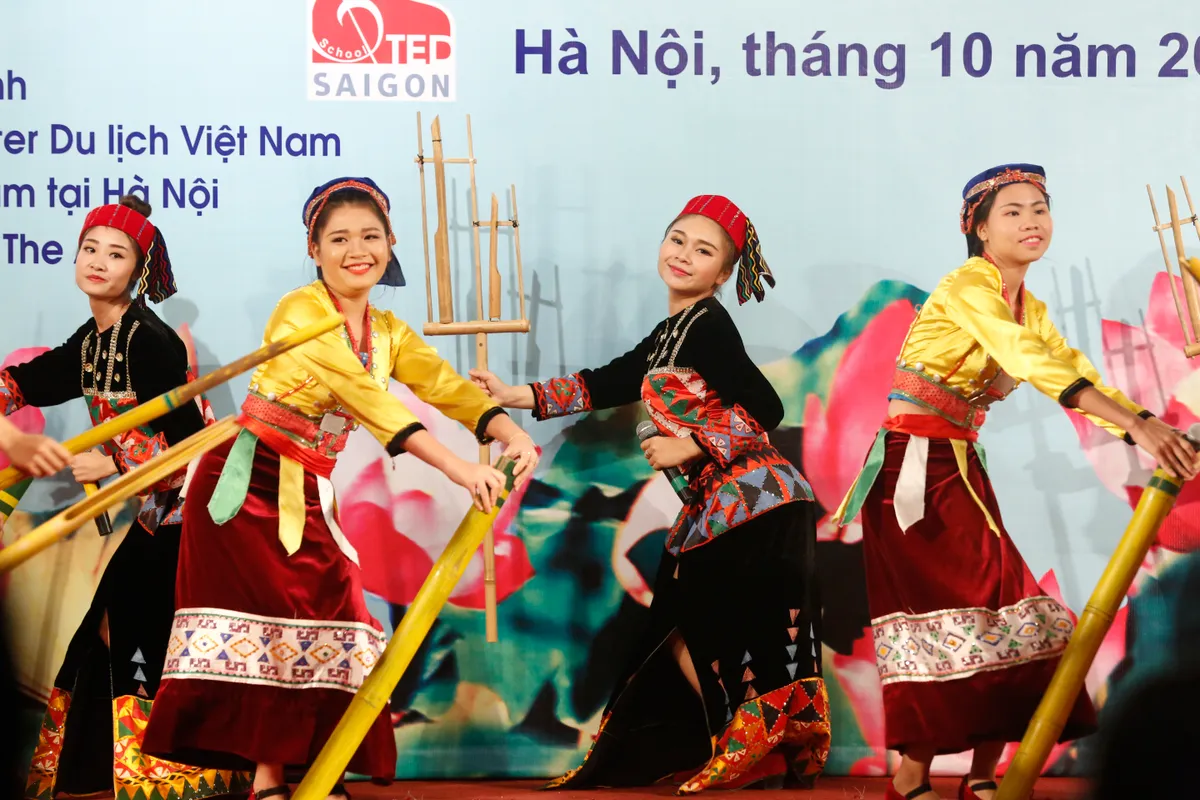 Tuyên dương giáo viên, học sinh, sinh viên, VĐV dân tộc thiểu số tiêu biểu năm 2016 - Ảnh 8.