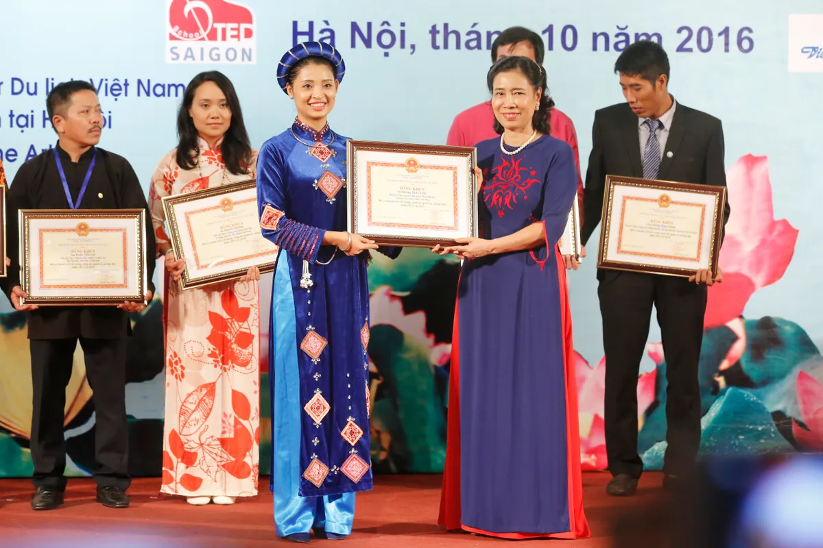 Tuyên dương giáo viên, học sinh, sinh viên, VĐV dân tộc thiểu số tiêu biểu năm 2016 - Ảnh 17.