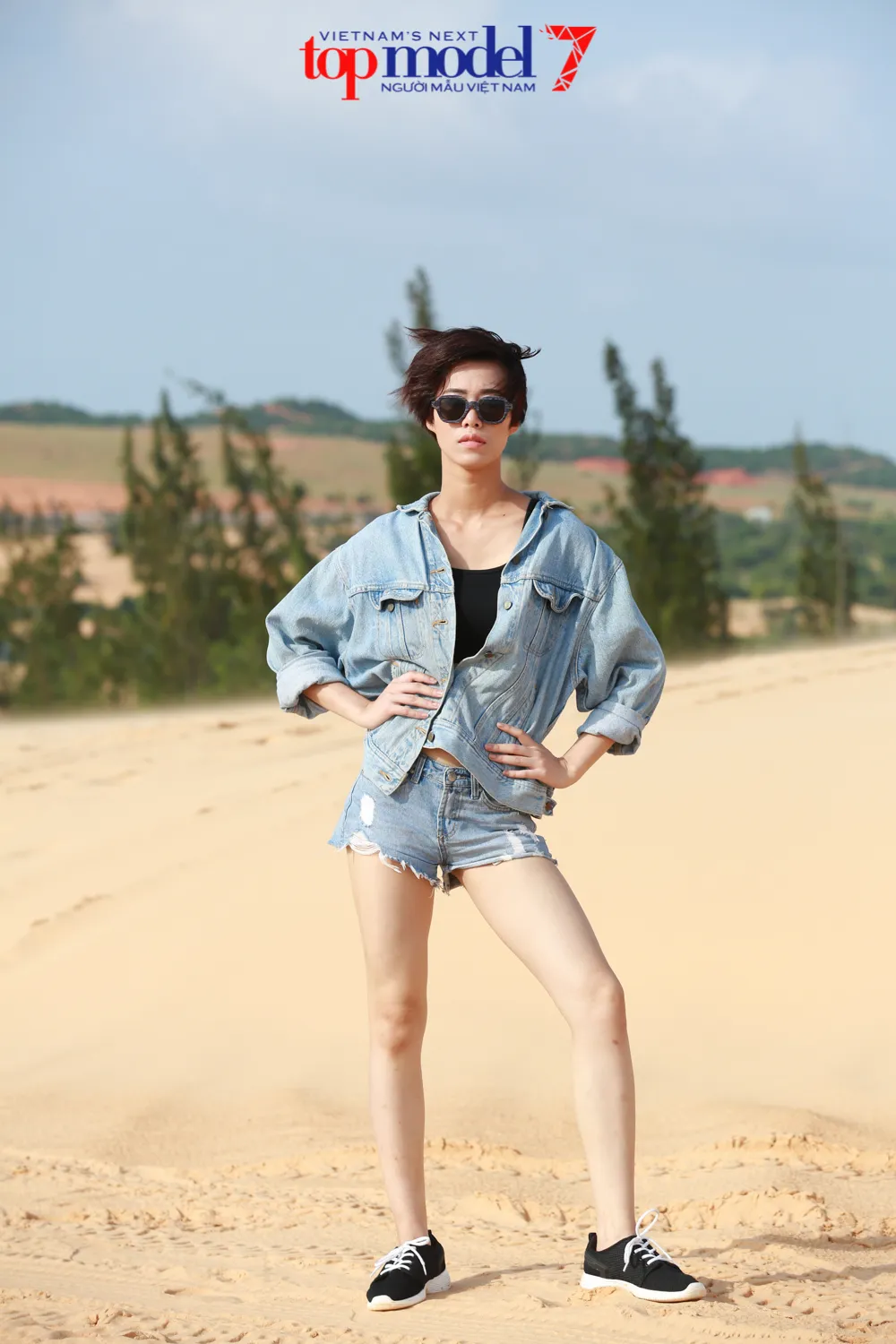 Thanh Hằng nổi loạn cùng top 11 Vietnams Next Top Model 2016 giữa đồi cát - Ảnh 13.