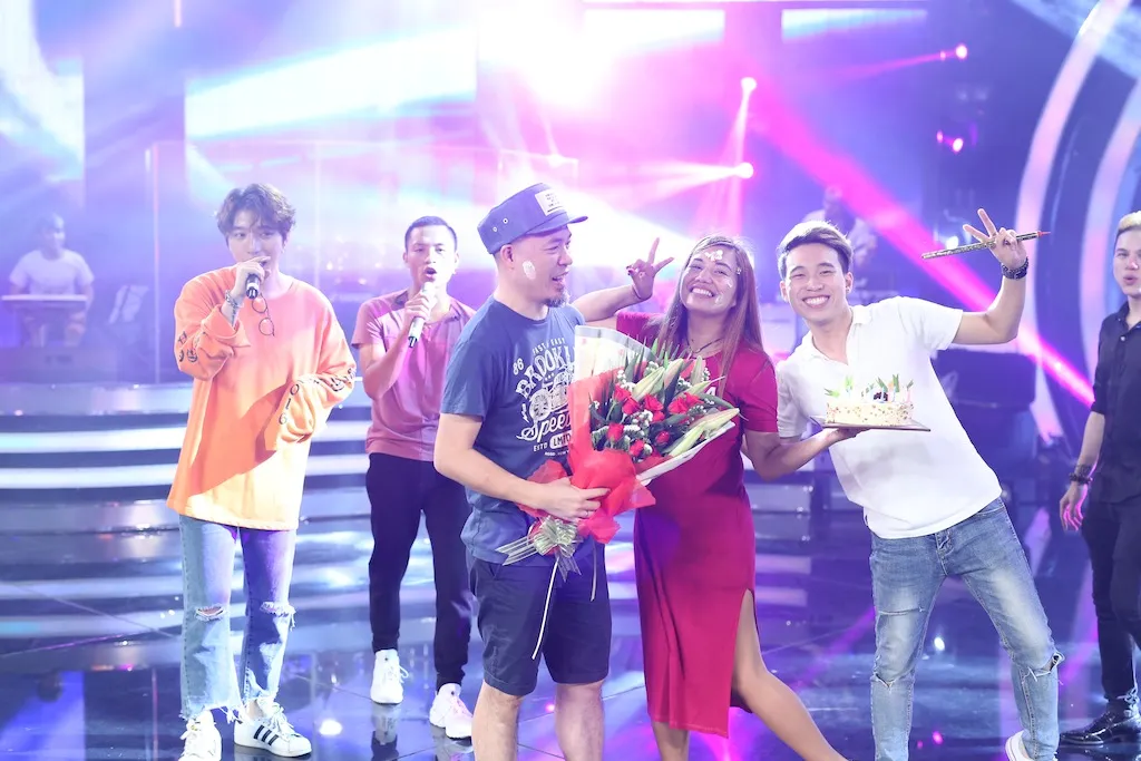 Vietnam Idol: Nhạc sĩ Huy Tuấn đón sinh nhật cùng top 3 trước Gala 9 - Ảnh 3.