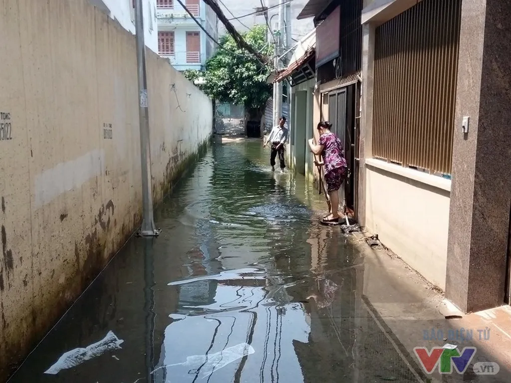 Nước ngập như sông giữa lòng Thủ đô sau 6 ngày bão qua - Ảnh 5.