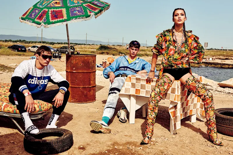 Bella Hadid khoe dáng cá tính bên trai đẹp - Ảnh 1.