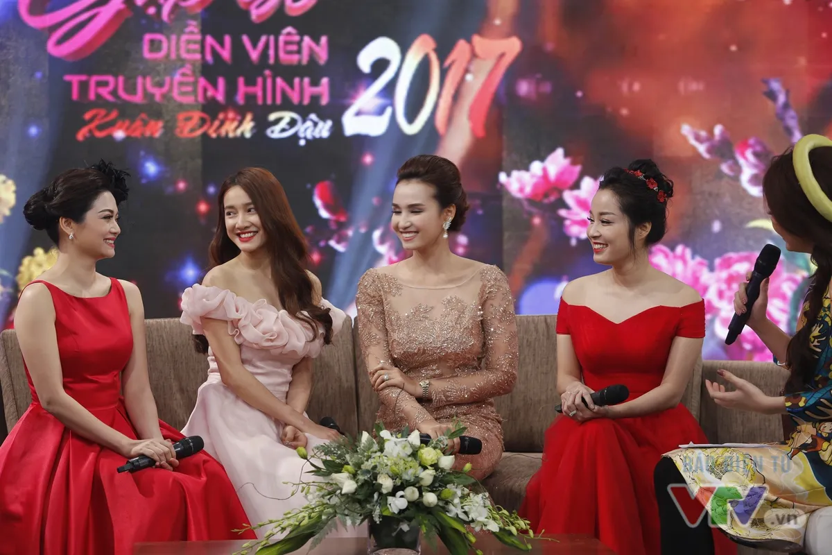 Gặp gỡ diễn viên truyền hình 2017: Những khoảnh khắc hội ngộ đầu tiên - Ảnh 4.