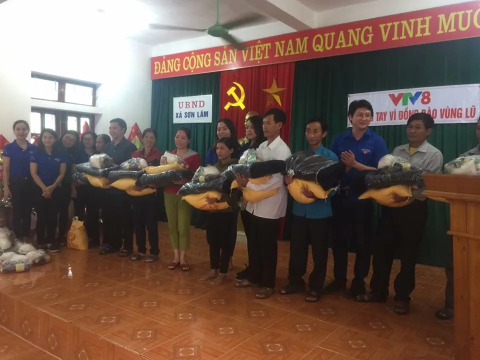 Đoàn thanh niên VTV8 với chiến dịch Chung tay vì đồng bào miền Trung - Ảnh 3. Đoàn thanh niên VTV8 với chiến dịch Chung tay vì đồng bào miền Trung - Ảnh 3.