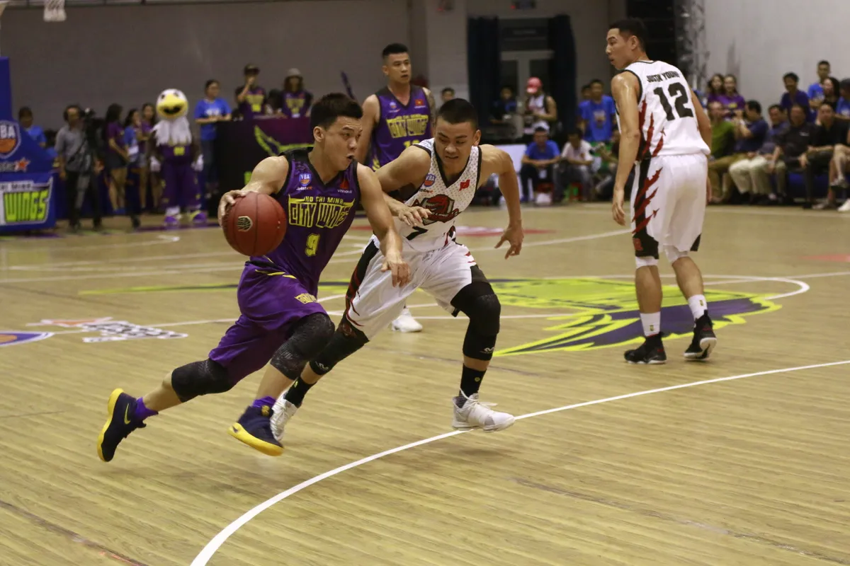 VBA 2017: Hochiminh City Wings nhận thất bại trong ngày đầu ra quân trên sân nhà - Ảnh 1.