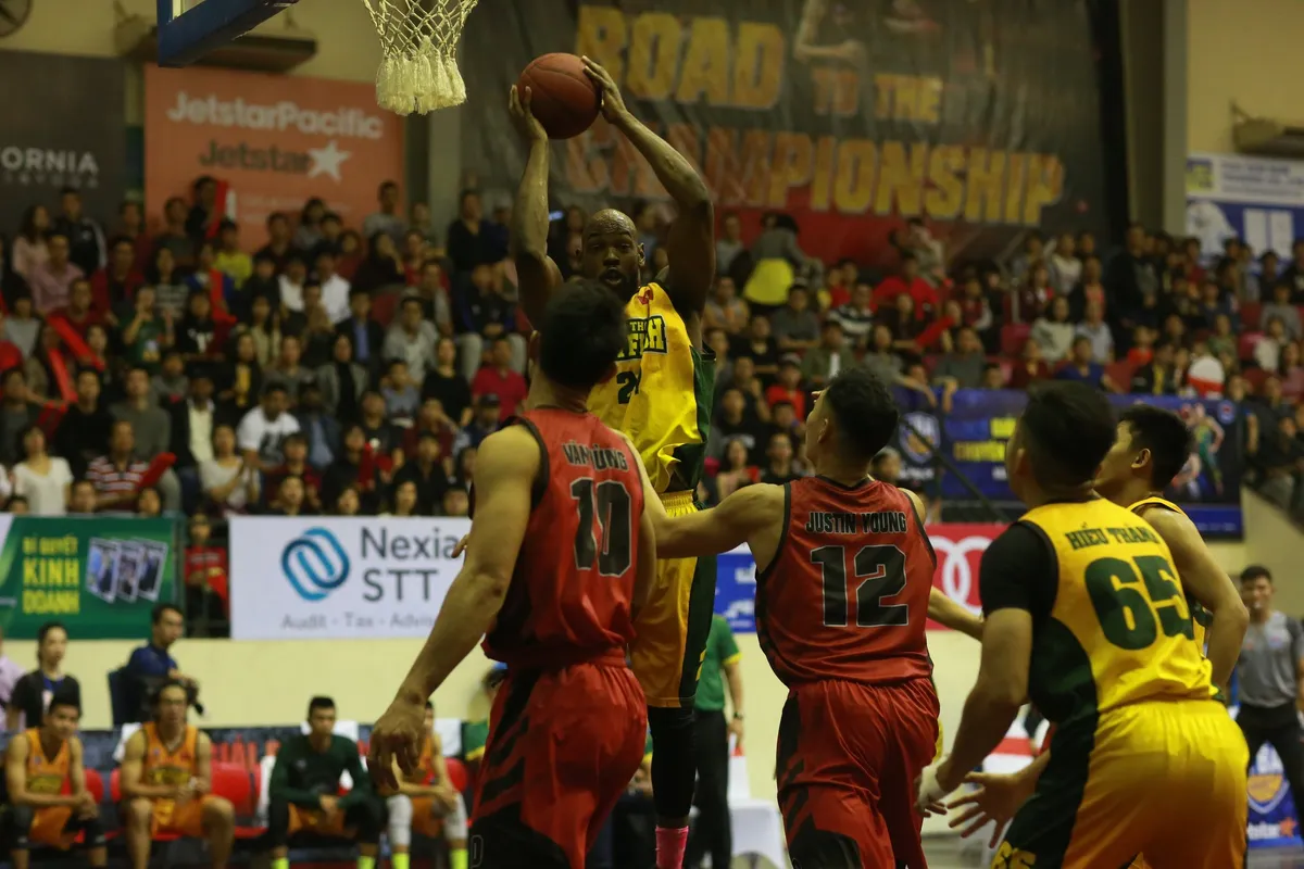 VBA Finals 2017 - Game 5: Xuất sắc ngược dòng, Thang Long Warriors lần đầu vô địch - Ảnh 1. VBA Finals 2017 - Game 5: Xuất sắc ngược dòng, Thang Long Warriors lần đầu vô địch - Ảnh 1.