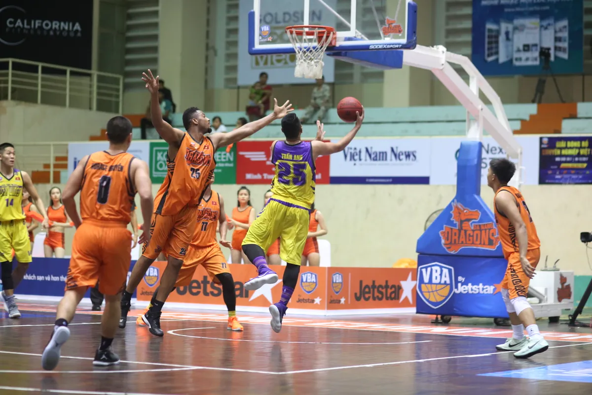 VBA 2017: ĐKVĐ Danang Dragons giành chiến thắng đầu tiên - Ảnh 1. VBA 2017: ĐKVĐ Danang Dragons giành chiến thắng đầu tiên - Ảnh 1.