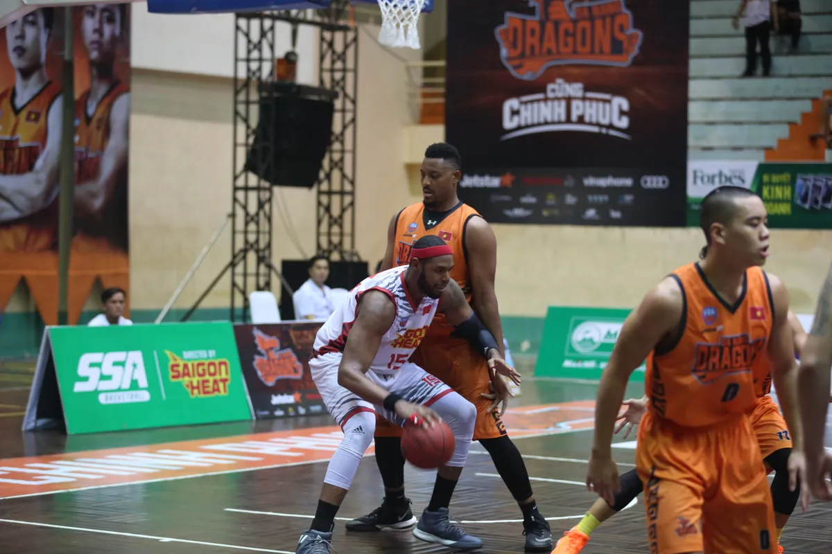VBA 2017: ĐKVĐ Danang Dragons có chiến thắng thứ 2 trong mùa giải - Ảnh 2. VBA 2017: ĐKVĐ Danang Dragons có chiến thắng thứ 2 trong mùa giải - Ảnh 2.