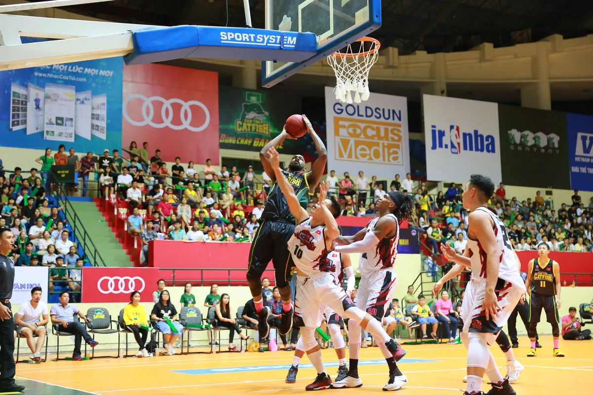 Game 3 - Chung kết VBA 2017: Cantho Catfish nắm lợi thế ở trận đấu bản lề - Ảnh 1.