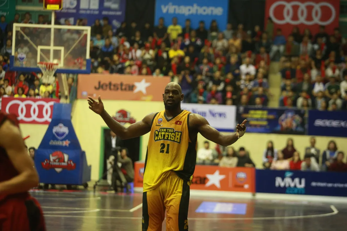 Game 1 - Chung kết VBA 2017: Lợi thế tạm nghiêng về Cantho Catfish - Ảnh 3. Game 1 - Chung kết VBA 2017: Lợi thế tạm nghiêng về Cantho Catfish - Ảnh 3.