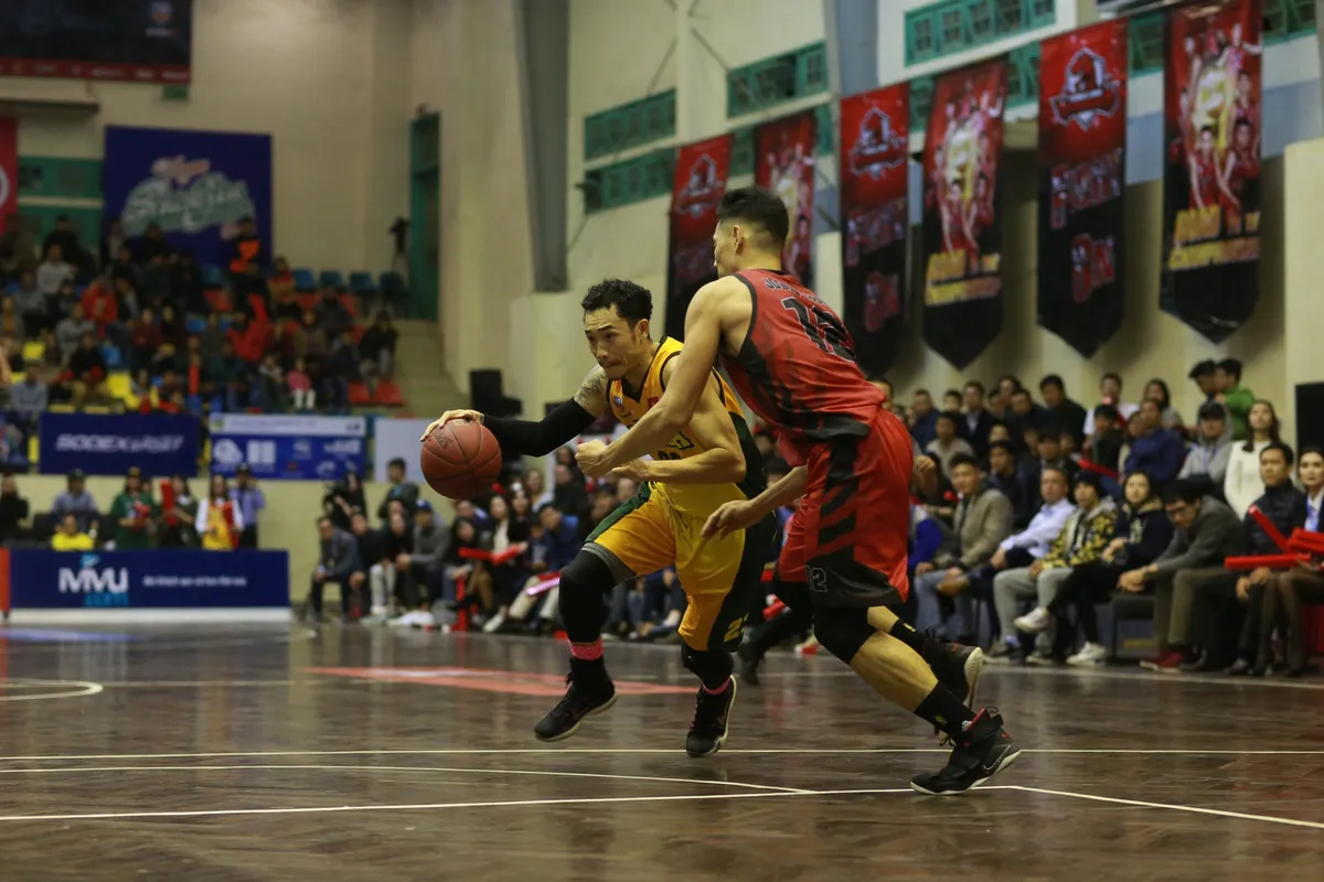 Game 2 - Chung kết VBA 2017: Thang Long Warriors tái lập thế cân bằng - Ảnh 4. Game 2 - Chung kết VBA 2017: Thang Long Warriors tái lập thế cân bằng - Ảnh 4.