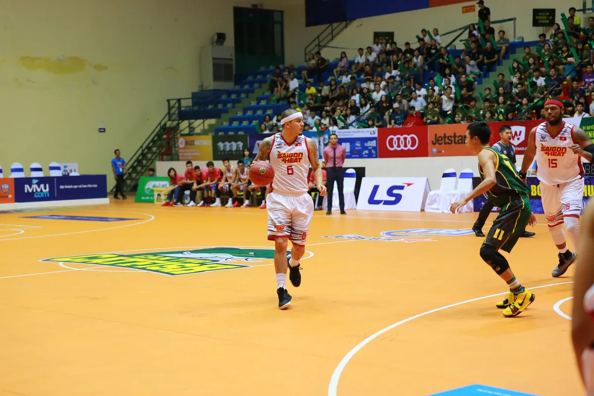 VBA 2017: Việt Arnold lập kỷ lục giúp Saigon Heat lọt vào playoff - Ảnh 1. VBA 2017: Việt Arnold lập kỷ lục giúp Saigon Heat lọt vào playoff - Ảnh 1.
