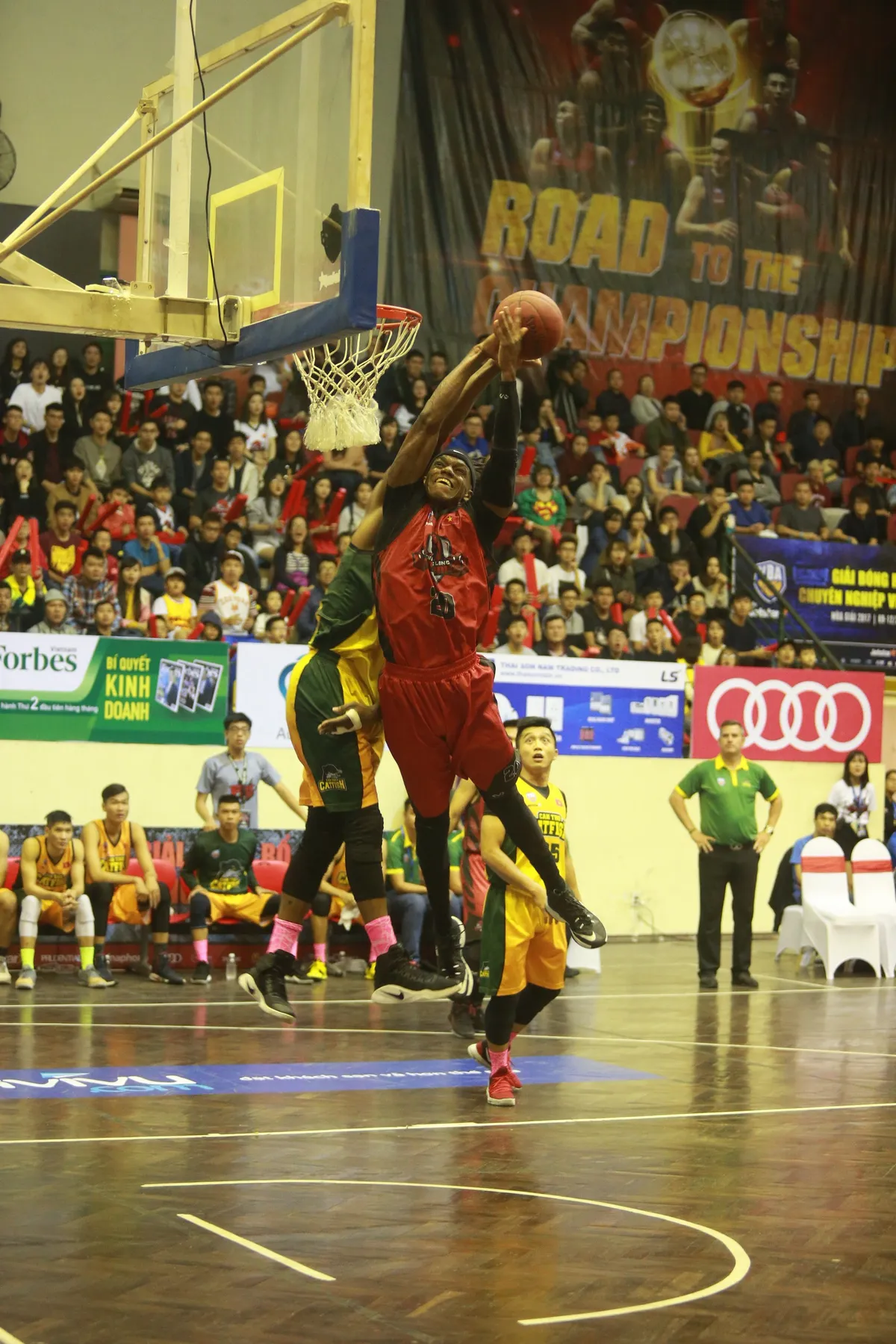 Game 1 - Chung kết VBA 2017: Lợi thế tạm nghiêng về Cantho Catfish - Ảnh 4. Game 1 - Chung kết VBA 2017: Lợi thế tạm nghiêng về Cantho Catfish - Ảnh 4.
