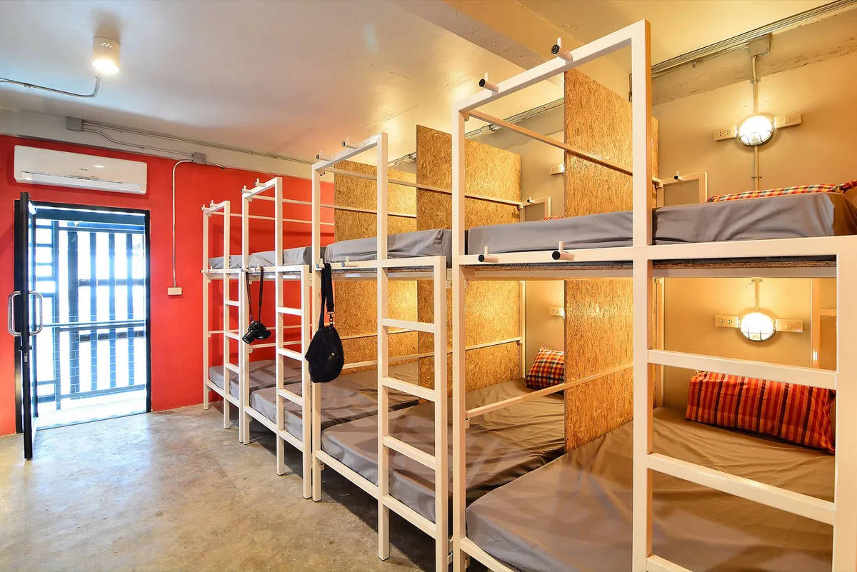 Ghé thăm hostel có tường cửa siêu độc ở Thái Lan - Ảnh 9.