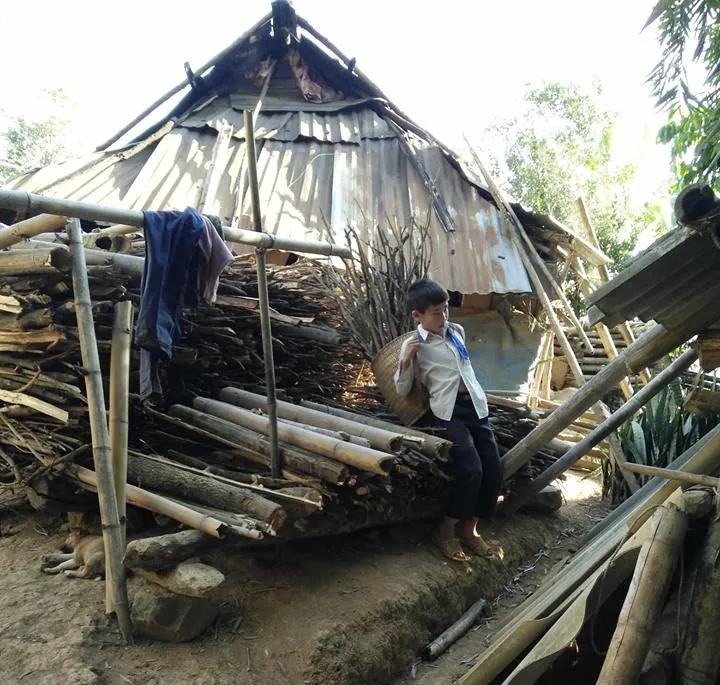 Cậu bé HMông mồ côi, hiếu học - Ảnh 1.