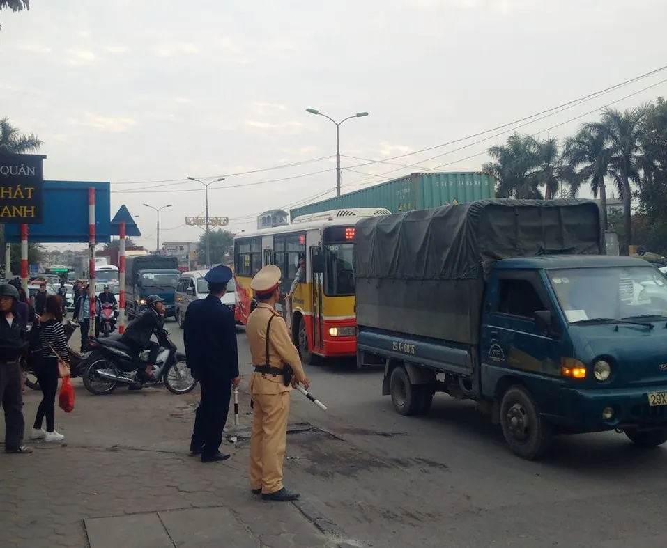 11 số điện thoại đường dây nóng về an toàn giao thông dịp Tết Nguyên đán - Ảnh 1.