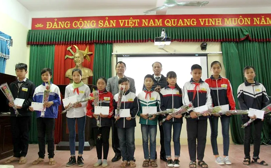 Học bổng Niềm Tin Việt nối dài con đường đến trường cho học sinh nghèo Bắc Giang - Ảnh 4.