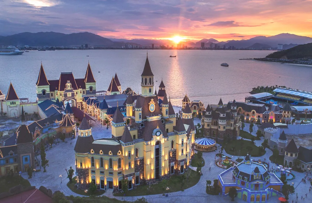 Đến Nha Trang trải nghiệm “Disneyland phiên bản Việt” - Ảnh 1.