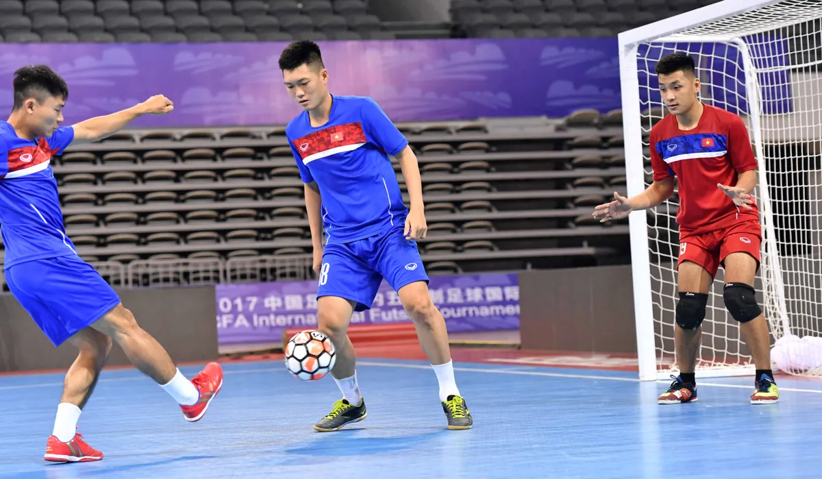 ẢNH: ĐT futsal Việt Nam đã có buổi tập đầu tiên tại Trung Quốc - Ảnh 4. ẢNH: ĐT futsal Việt Nam đã có buổi tập đầu tiên tại Trung Quốc - Ảnh 4.