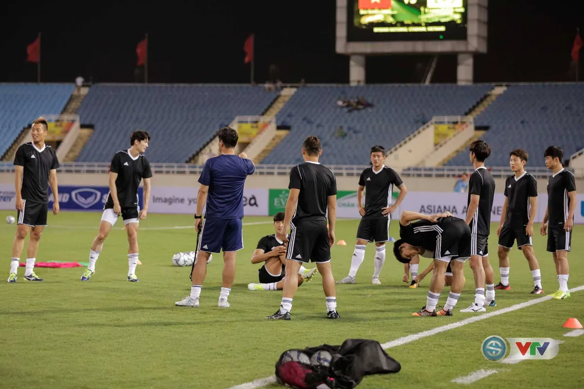 Ảnh: Các cầu thủ khởi động trước trận U22 Việt Nam - Tuyển các ngôi sao K-League - Ảnh 6. Ảnh: Các cầu thủ khởi động trước trận U22 Việt Nam - Tuyển các ngôi sao K-League - Ảnh 6.