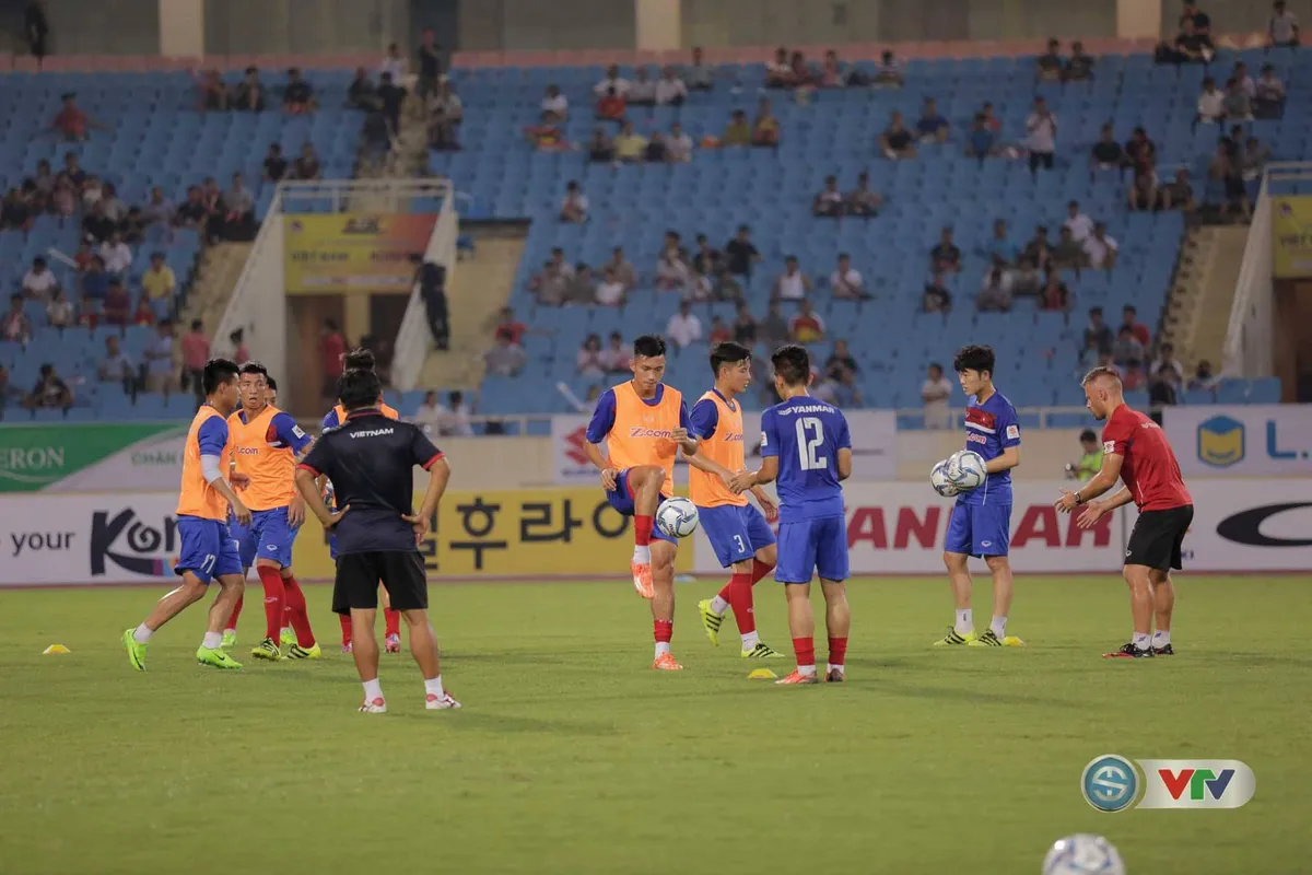 Ảnh: Các cầu thủ khởi động trước trận U22 Việt Nam - Tuyển các ngôi sao K-League - Ảnh 3. Ảnh: Các cầu thủ khởi động trước trận U22 Việt Nam - Tuyển các ngôi sao K-League - Ảnh 3.