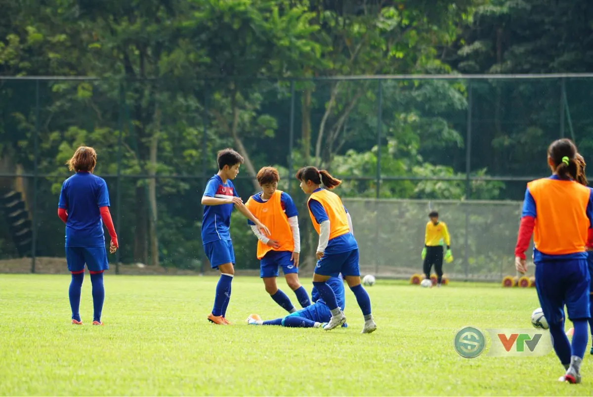 Ảnh: ĐT bóng đá nữ tập buổi đầu tiên tại Malaysia, sẵn sàng cho SEA Games 29 - Ảnh 11. Ảnh: ĐT bóng đá nữ tập buổi đầu tiên tại Malaysia, sẵn sàng cho SEA Games 29 - Ảnh 11.