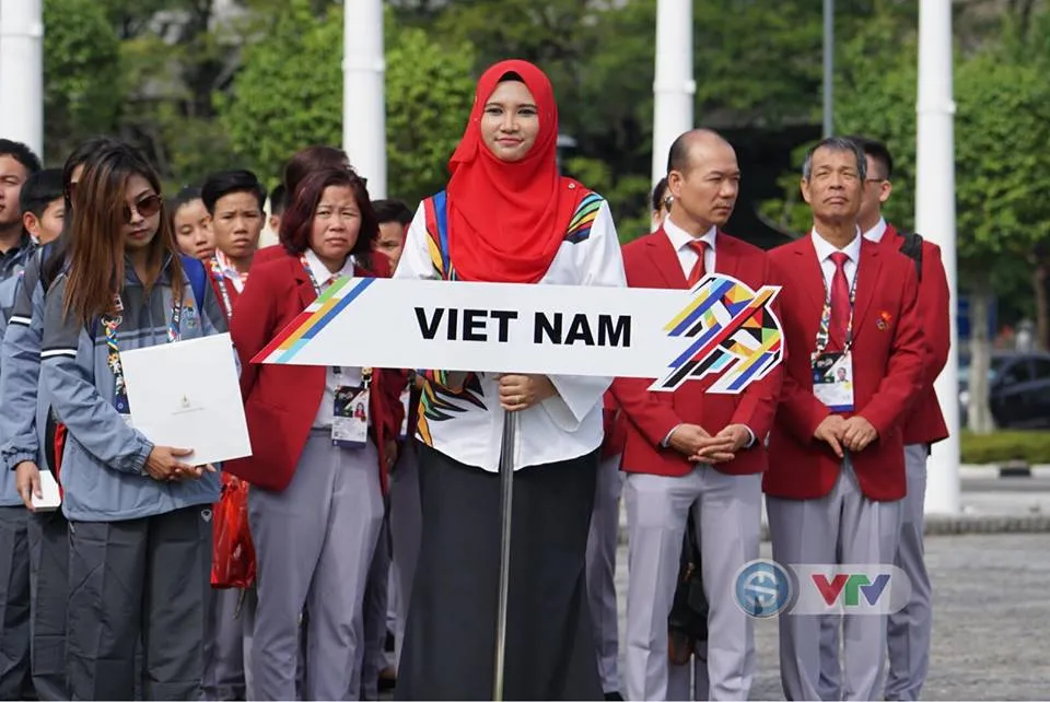 Quốc kỳ Việt Nam tung bay tại Bukit Jalil, Đoàn thể thao Việt Nam đã sẵn sàng cho SEA Games 29 - Ảnh 1.