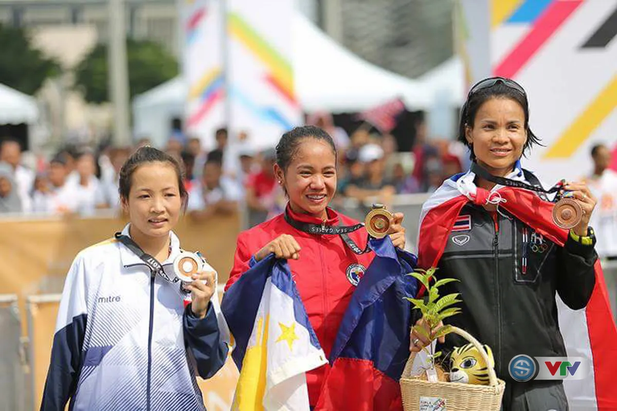 SEA Games 29: Hoàng Thị Thanh giành HCB marathon nữ - Ảnh 3. SEA Games 29: Hoàng Thị Thanh giành HCB marathon nữ - Ảnh 3.