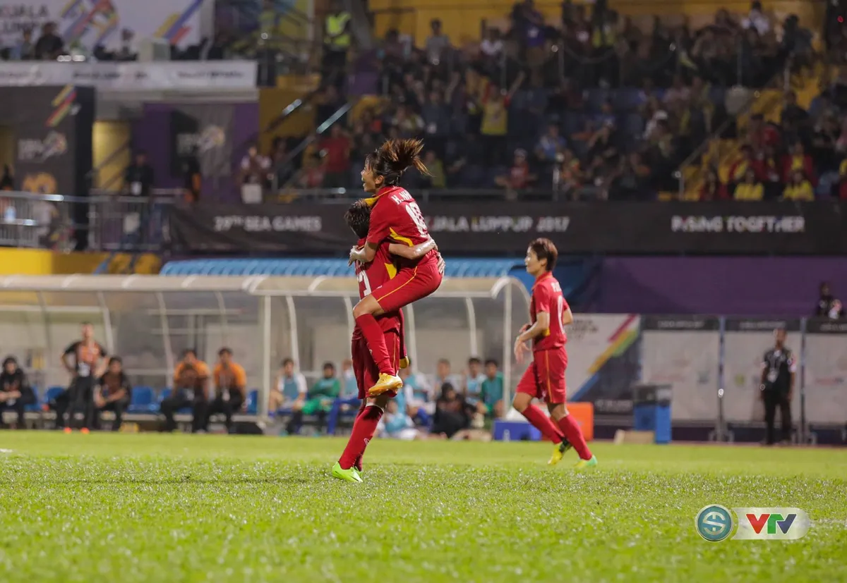 Thắng đậm ĐT nữ Malaysia, ĐT nữ Việt Nam lên ngôi vô địch SEA Games 29 - Ảnh 1. Thắng đậm ĐT nữ Malaysia, ĐT nữ Việt Nam lên ngôi vô địch SEA Games 29 - Ảnh 1.