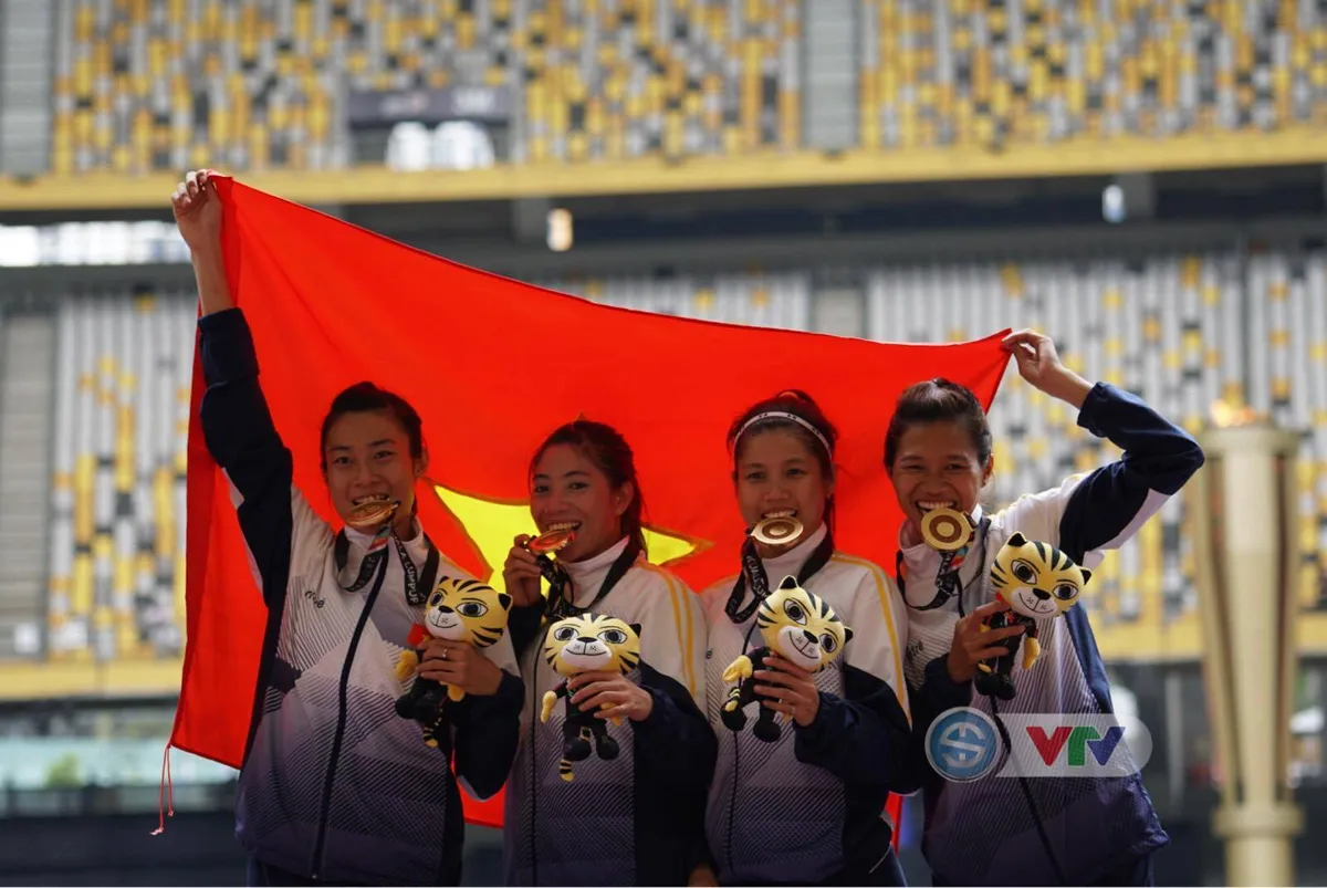 Tú Chinh và đồng đội xuất sắc phá kỷ lục SEA Games nội dung 4x100m - Ảnh 2.