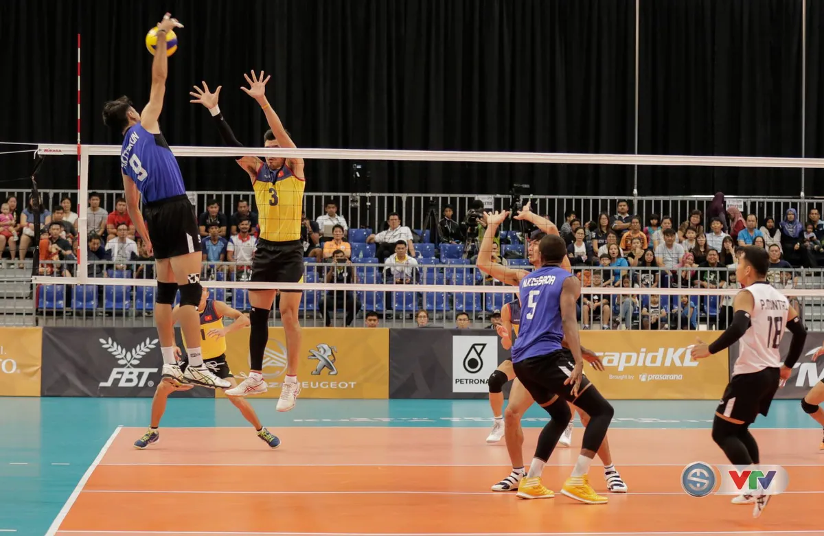 ĐT bóng chuyền nam Việt Nam thua ngược đáng tiếc trước Thái Lan ở bán kết SEA Games 29 - Ảnh 3. ĐT bóng chuyền nam Việt Nam thua ngược đáng tiếc trước Thái Lan ở bán kết SEA Games 29 - Ảnh 3.