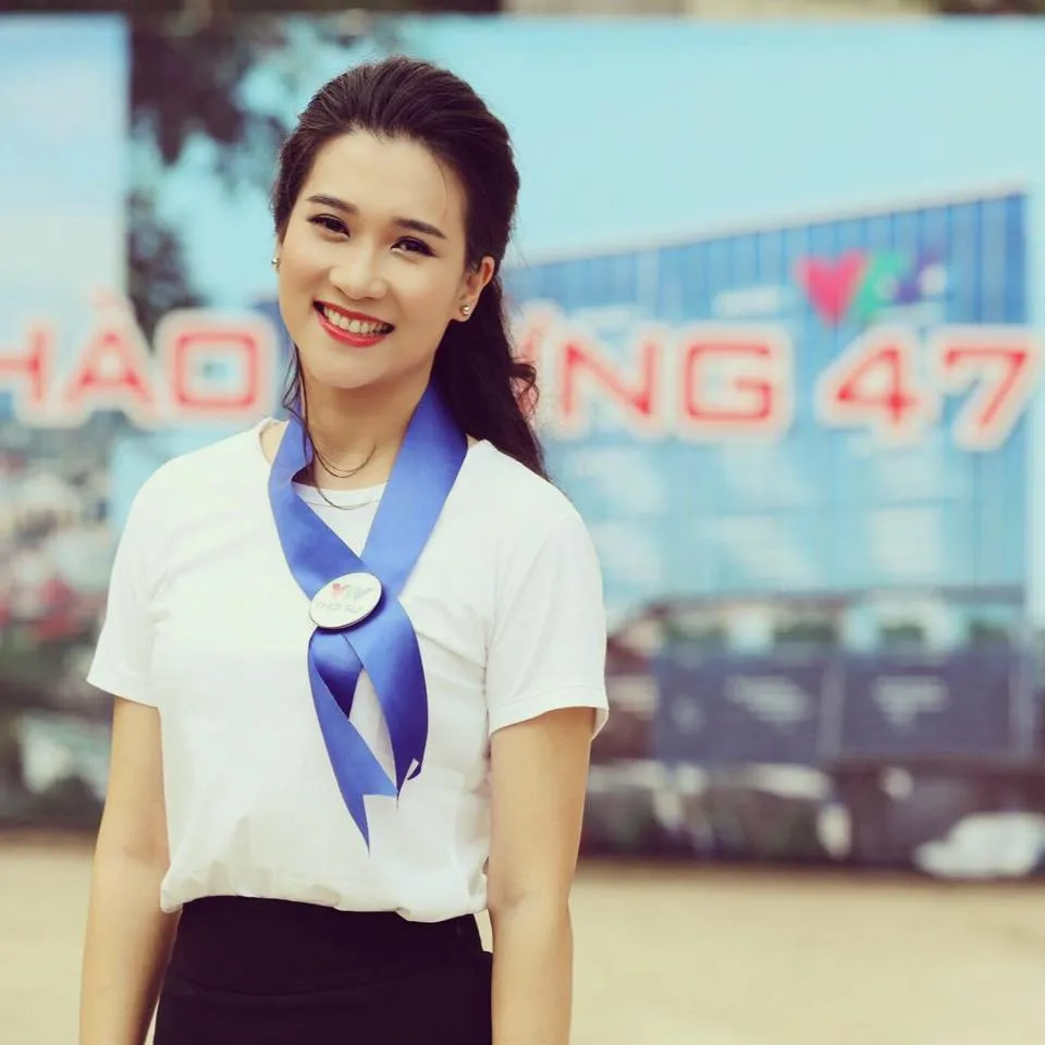BTV Thời sự 19h gây sốt khi giống diễn viên Bảo Thanh như hai chị em - Ảnh 1. BTV Thời sự 19h gây sốt khi giống diễn viên Bảo Thanh như hai chị em - Ảnh 1.
