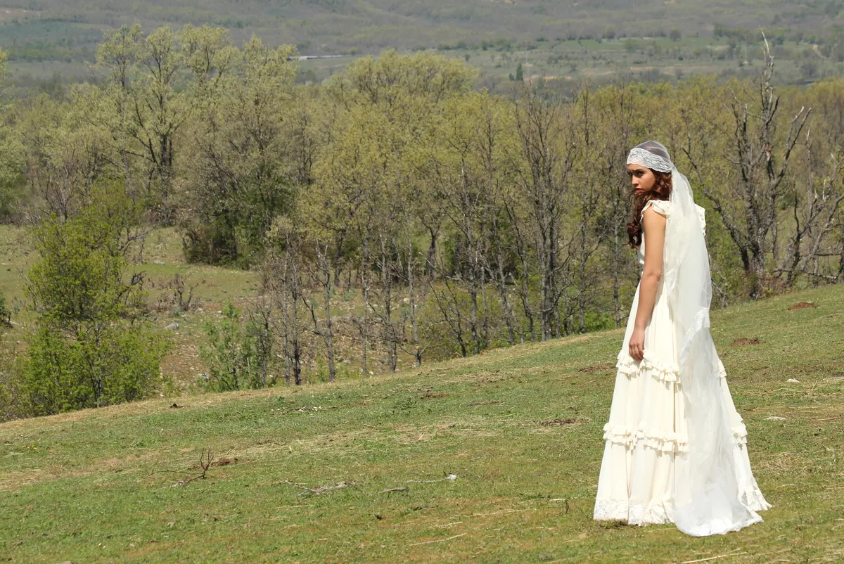 Phim B&iacute; mật c&acirc;y cầu cũ bị kh&aacute;n giả phản đối kịch liệt v&igrave; b&ecirc;nh vực người thứ 3 - Ảnh 3.