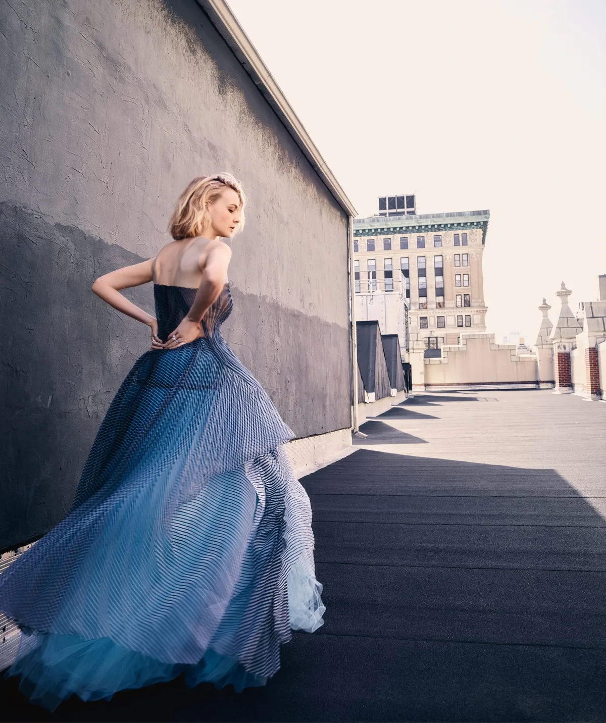 Carey Mulligan đẹp lộng lẫy trên Vogue 2018 - Ảnh 2.