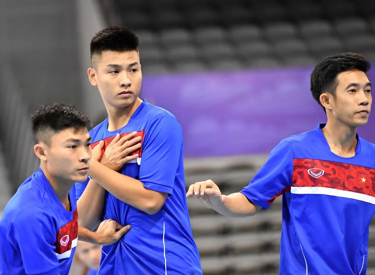 ẢNH: ĐT futsal Việt Nam đã có buổi tập đầu tiên tại Trung Quốc - Ảnh 12. ẢNH: ĐT futsal Việt Nam đã có buổi tập đầu tiên tại Trung Quốc - Ảnh 12.