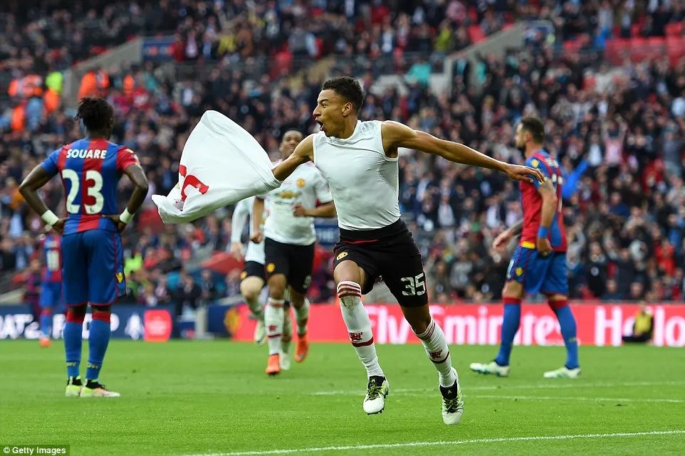 Man Utd trói chân thành công Jesse Lingard - Ảnh 2.