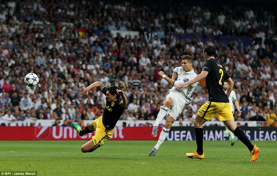 Real Madrid 3-0 Atletico Madrid: Ronaldo lập hattrick, Real Madrid đặt một chân vào chung kết - Ảnh 3. Real Madrid 3-0 Atletico Madrid: Ronaldo lập hattrick, Real Madrid đặt một chân vào chung kết - Ảnh 3.