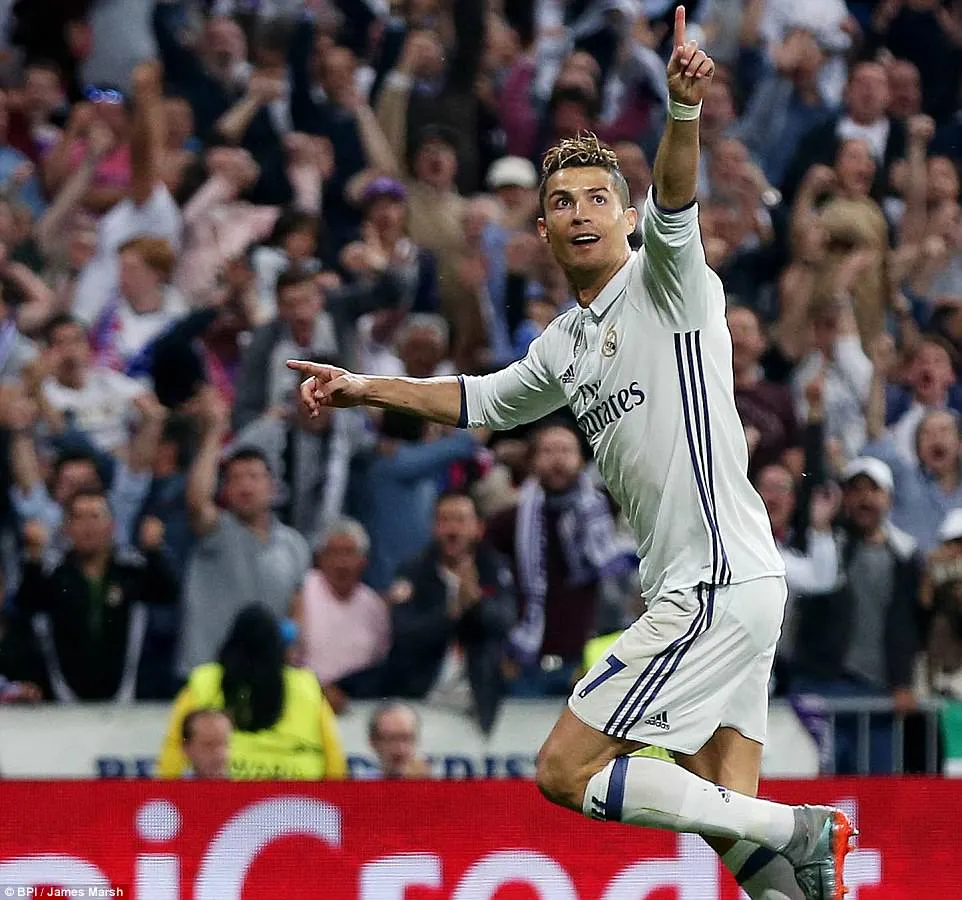 Real Madrid 3-0 Atletico Madrid: Ronaldo lập hattrick, Real Madrid đặt một chân vào chung kết - Ảnh 5. Real Madrid 3-0 Atletico Madrid: Ronaldo lập hattrick, Real Madrid đặt một chân vào chung kết - Ảnh 5.