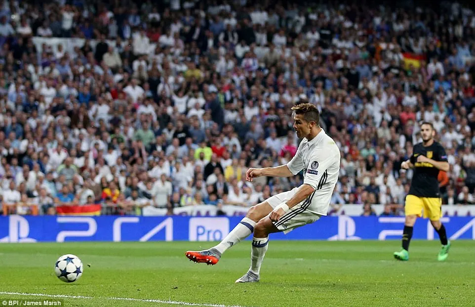 Real Madrid 3-0 Atletico Madrid: Ronaldo lập hattrick, Real Madrid đặt một chân vào chung kết - Ảnh 4. Real Madrid 3-0 Atletico Madrid: Ronaldo lập hattrick, Real Madrid đặt một chân vào chung kết - Ảnh 4.