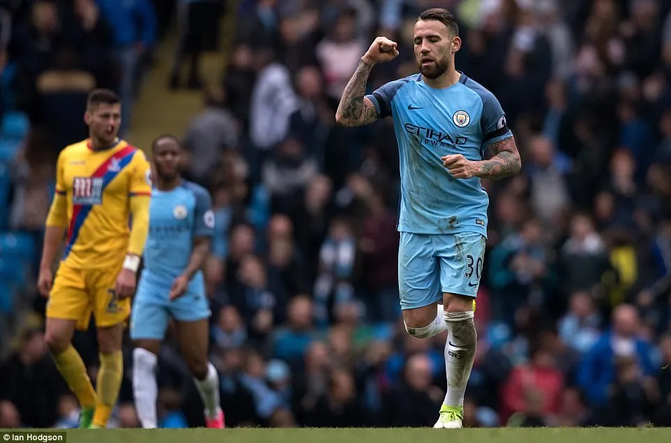Manchester City 5-0 Crystal Palace: David Silva đạt cột mốc 50 bàn thắng - Ảnh 2. Manchester City 5-0 Crystal Palace: David Silva đạt cột mốc 50 bàn thắng - Ảnh 2.