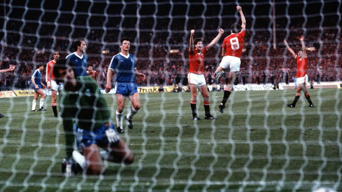 Lịch trực tiếp bóng đá Ngoại hạng Anh vòng 13: Liverpool đụng độ Chelsea - Ảnh 1. Lịch trực tiếp bóng đá Ngoại hạng Anh vòng 13: Liverpool đụng độ Chelsea - Ảnh 1.